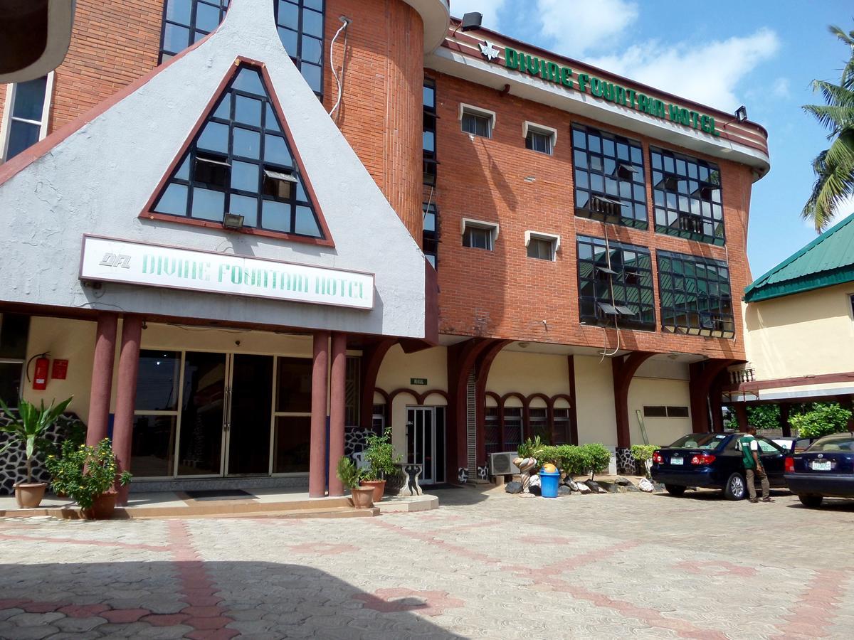Divine Fountain Hotel Ajao Estate Lagos Esterno foto